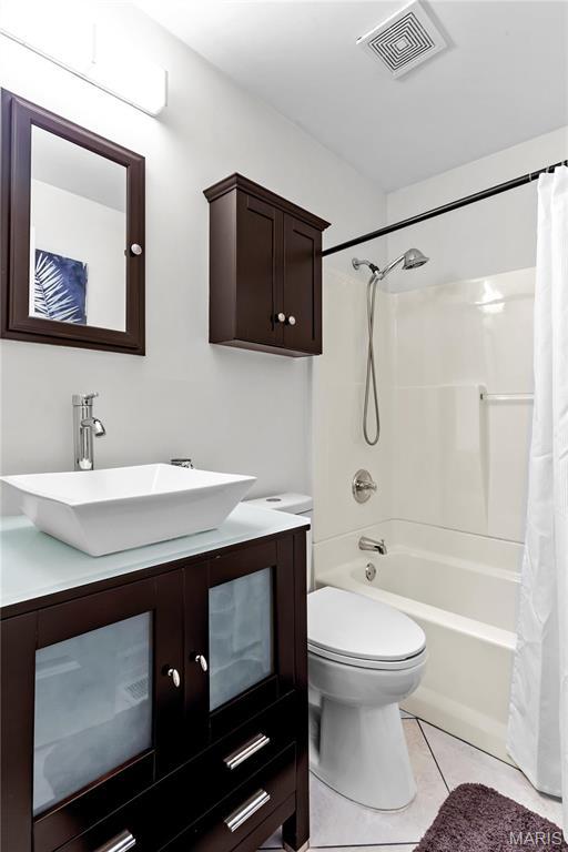 2005 Lynch St Unit C, Saint Louis, MO 63118 - bathroom with tile patterned flooring, vanity, toilet, and shower / bathtub combination with curtain