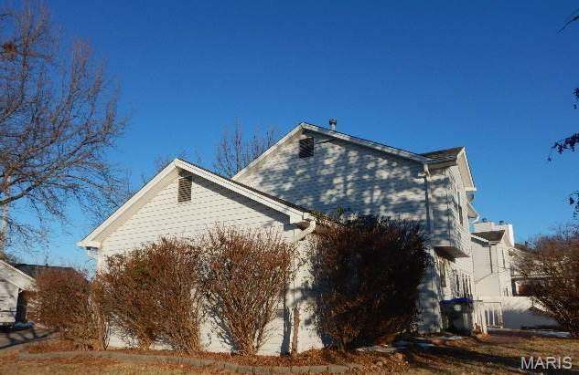 16 Garden Gate Ct, Saint Peters, MO 63304 - view of side of home