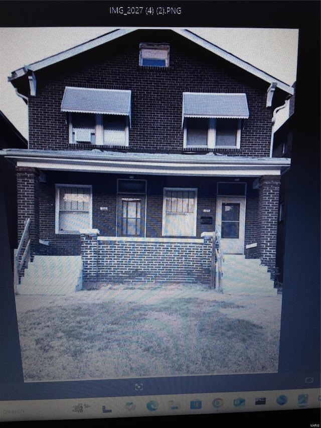 5109 Northland Ave, Saint Louis, MO 63113 - view of front facade featuring brick siding and a porch
