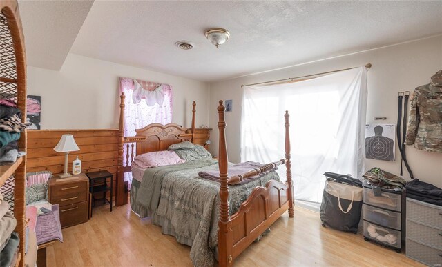 20020 Buffer Ln, Waynesville, MO 65583 - bedroom with light wood-style flooring and a textured ceiling