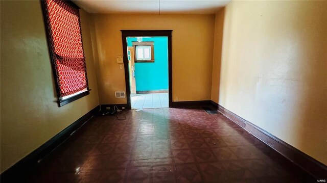 3449 Miami St, Saint Louis, MO 63118 - empty room with baseboards