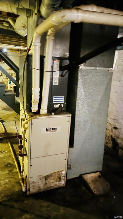 3449 Miami St, Saint Louis, MO 63118 - utilities with heating unit