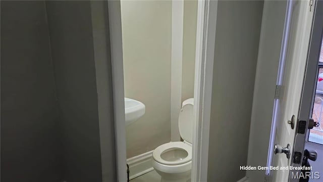 6522 Bartmer, University City, MO 63130 - bathroom featuring toilet and baseboards