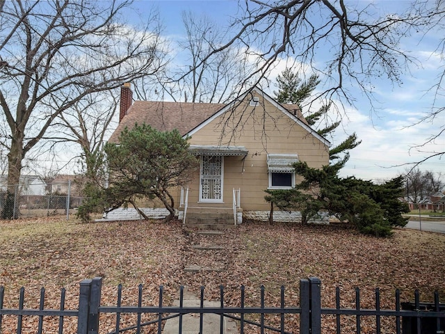 700 Pershing St E, St Louis, IL 62203 - view of home's exterior featuring a chimney and a fenced front yard