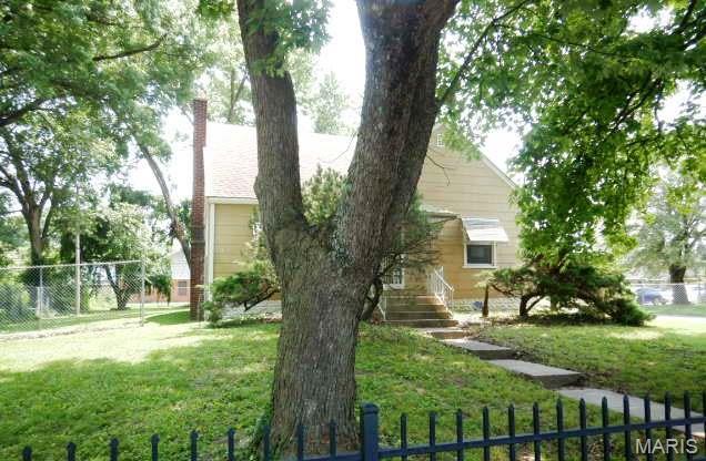 700 Pershing St E, St Louis, IL 62203 - photo 1