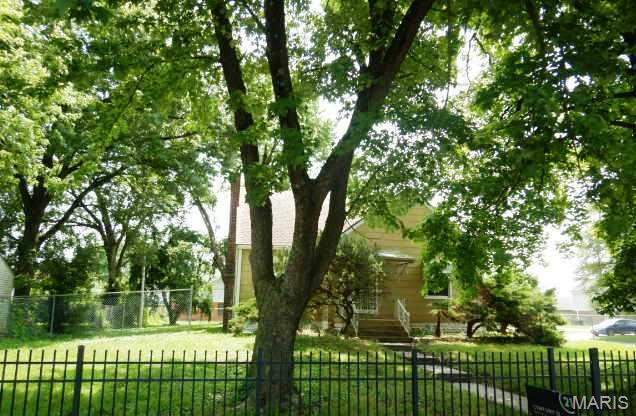 700 Pershing St E, St Louis, IL 62203 - photo 3