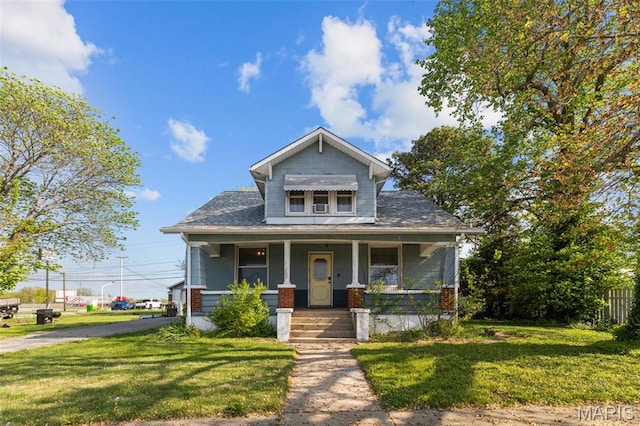 205 W 2nd St N, Wright City, MO 63390 - view of front of property with covered porch and a front lawn