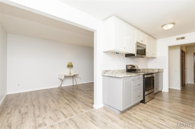 585 Coeur De Royale Dr Unit 201, Saint Louis, MO 63141 - kitchen featuring appliances with stainless steel finishes, light wood finished floors, and baseboards
