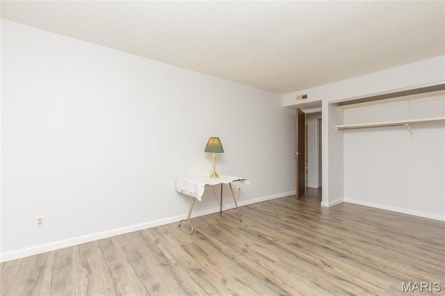 585 Coeur De Royale Dr Unit 201, Saint Louis, MO 63141 - unfurnished bedroom featuring light wood-type flooring, baseboards, and a closet