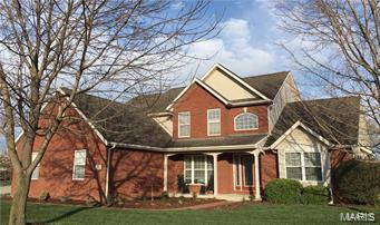 traditional-style house with a front yard