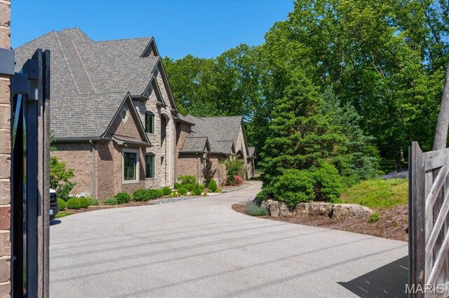 2535 S Lindbergh Blvd, Saint Louis, MO 63131 - view of side of property with brick siding and a shingled roof