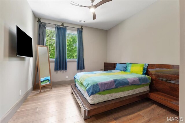 2535 S Lindbergh Blvd, Saint Louis, MO 63131 - bedroom with wood finished floors, baseboards, and a ceiling fan