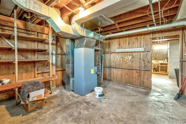 215 Virginia St, Saint Genevieve, MO 63670 - unfinished below grade area featuring heating unit