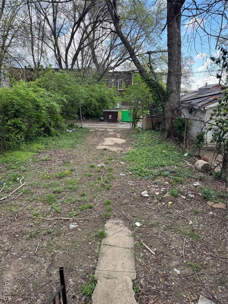 5119 Terry Ave, Saint Louis, MO 63115 - view of yard with fence