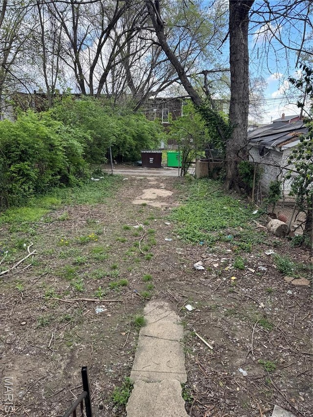 5119 Terry Ave, Saint Louis, MO 63115 - view of yard with fence