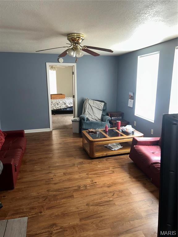 618 Church St, Hannibal, MO 63401 - living area featuring a textured ceiling, wood finished floors, and ceiling fan