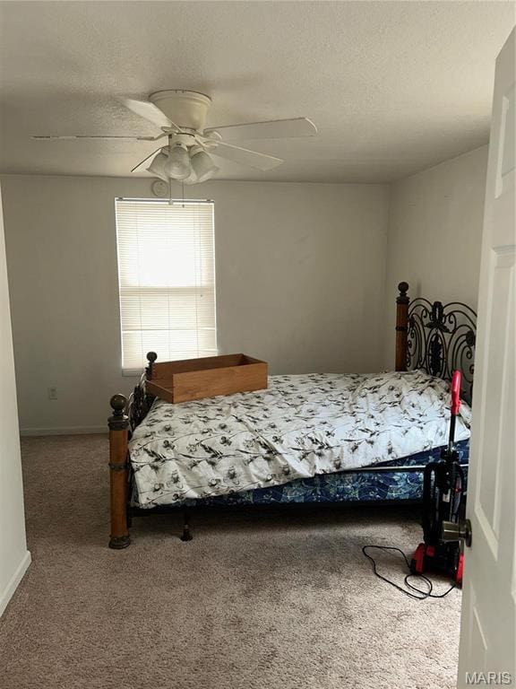 618 Church St, Hannibal, MO 63401 - carpeted bedroom featuring ceiling fan and a textured ceiling