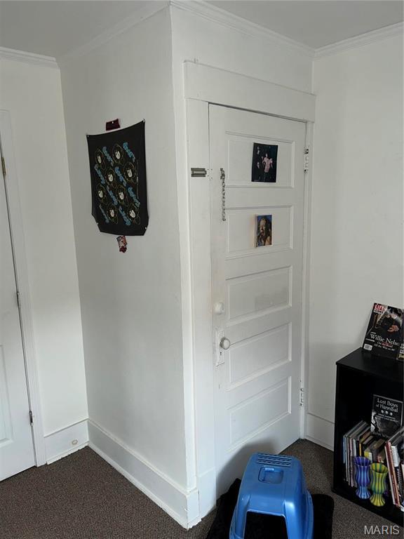 618 Church St, Hannibal, MO 63401 - detailed view of carpet floors and crown molding