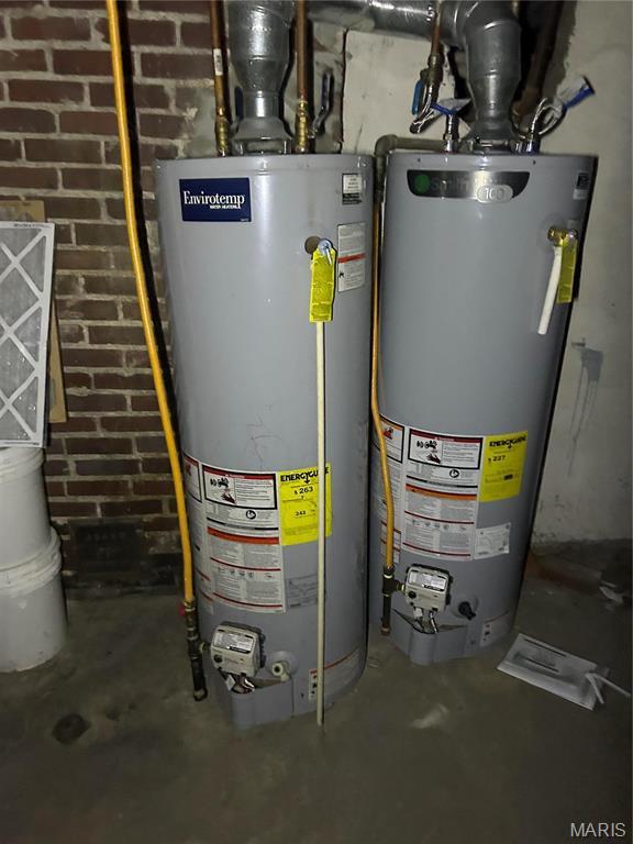 618 Church St, Hannibal, MO 63401 - utilities featuring water heater