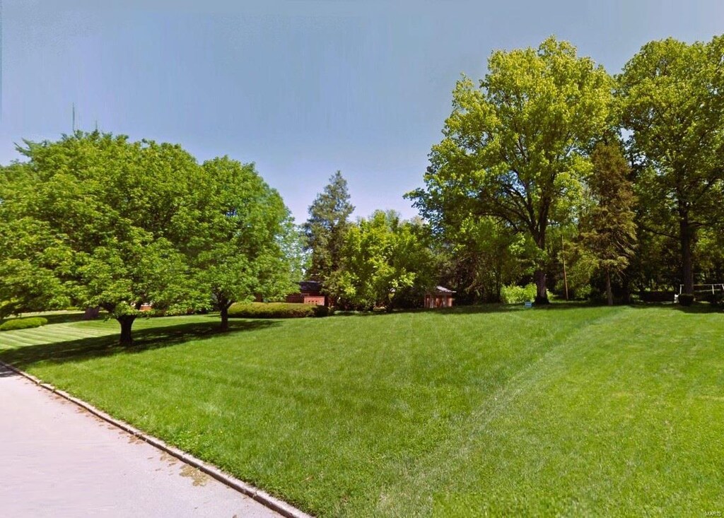 74 Country Club Pl, Belleville, IL 62223