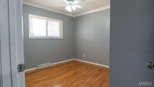 unfurnished room featuring ornamental molding, light wood-type flooring, ceiling fan, and baseboards
