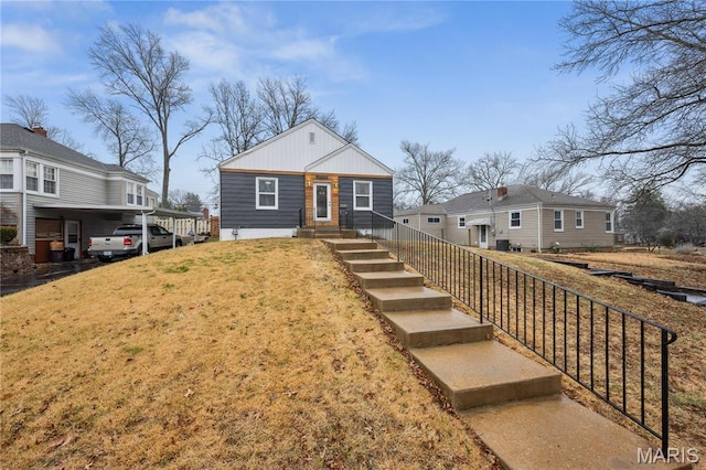 2808 Chadwick Dr, Bel-Nor, MO 63121 - bungalow-style house featuring a front yard