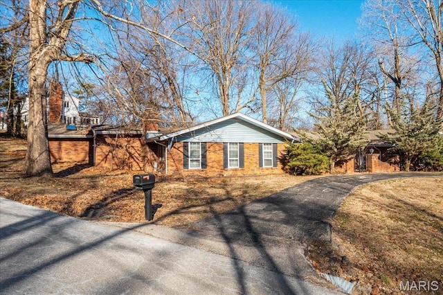 32 Briarcliffe Dr, Collinsville, IL 62234 - view of front of property featuring driveway