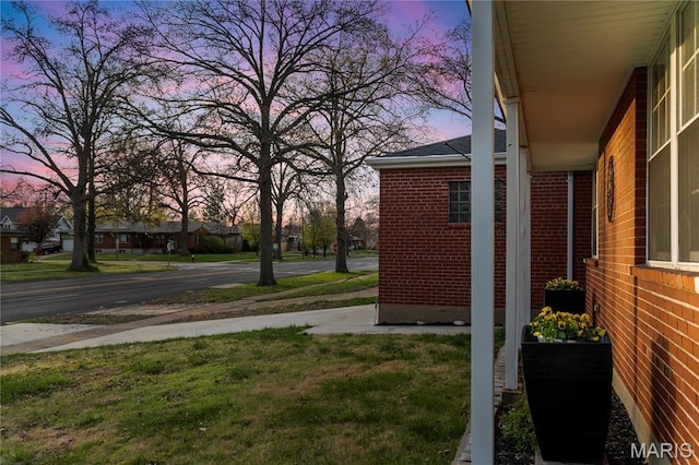 5816 Jamieson Ave, Saint Louis, MO 63109 - view of green lawn