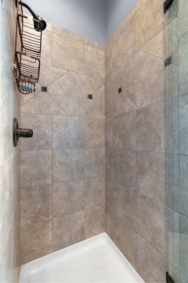 1011 N Ranney St, Sikeston, MO 63801 - full bathroom with tiled shower