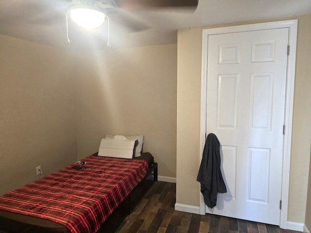 513 N E St, Poplar Bluff, MO 63901 - bedroom featuring dark wood-style flooring, baseboards, and a ceiling fan