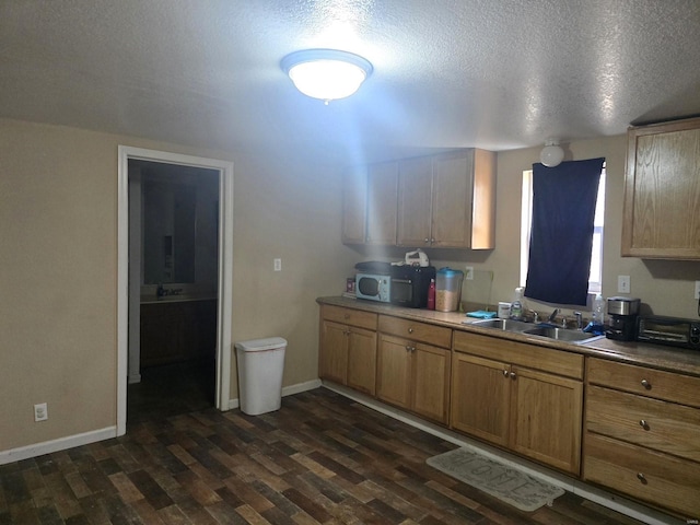 513 N E St, Poplar Bluff, MO 63901 - kitchen featuring a sink, dark wood finished floors, baseboards, a textured ceiling, and white microwave