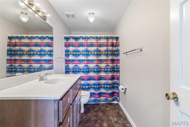 4645 Quail Run Rd, Farmington, MO 63640 - bathroom with vanity, toilet, baseboards, and curtained shower