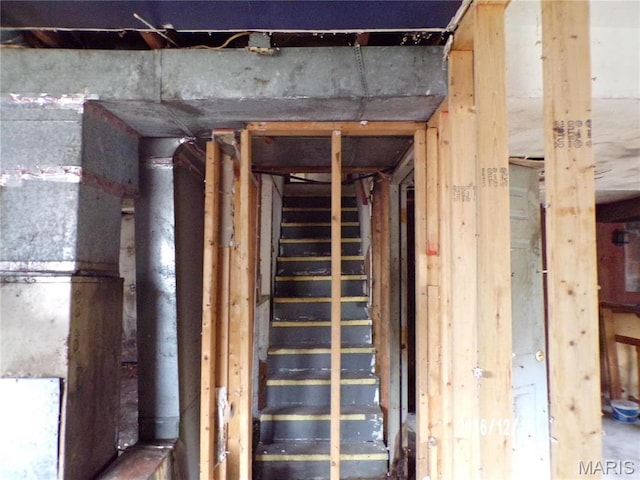 6045 Ozark Dr, High Ridge, MO 63049 - view of stairway