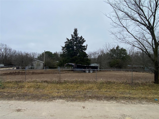 16340 Caldwell Ln, Dixon, MO 65459 - view of yard with fence