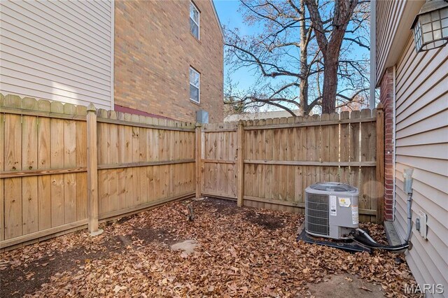 1508 Swallow Dr, Saint Louis, MO 63144 - fenced backyard featuring cooling unit