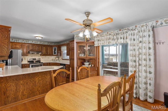 807 W Miller Dr, Staunton, IL 62088 - dining space with light wood-style floors and a ceiling fan
