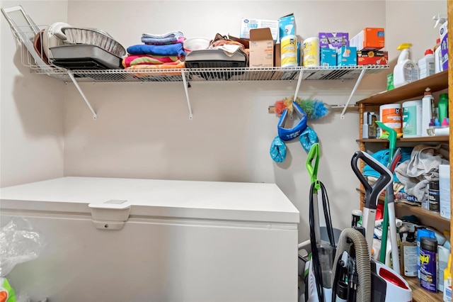 291 Deer Run Acres A, Williamsville, MO 63967 - laundry room featuring wood finished floors