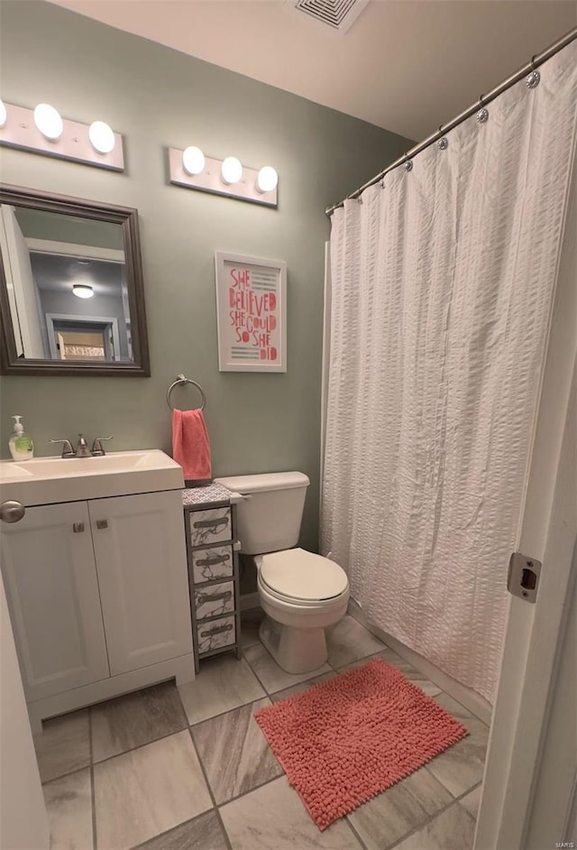 full bathroom with toilet, vanity, and a shower with shower curtain