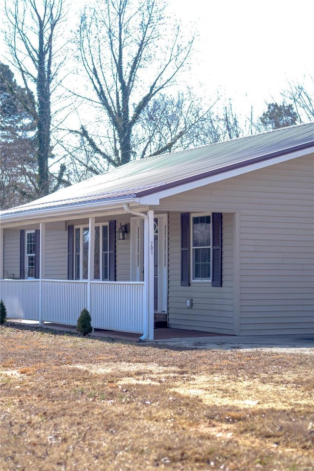 view of front of property with covered porch