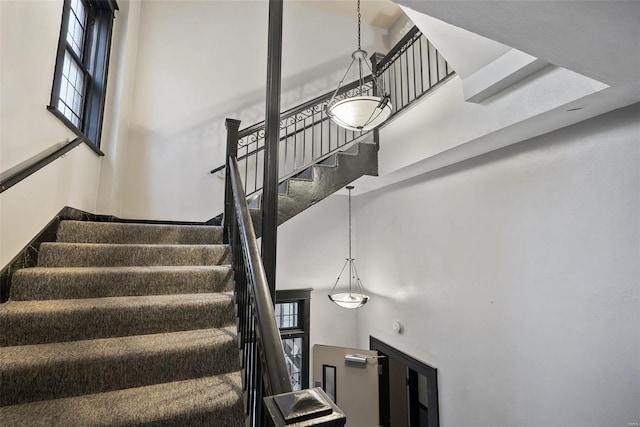 1052 S Kingshighway Blvd, Saint Louis, MO 63110 - stairway featuring a towering ceiling