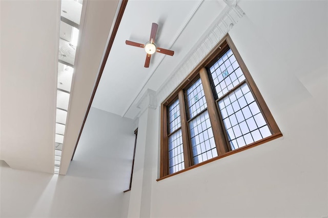 1052 S Kingshighway Blvd, Saint Louis, MO 63110 - detailed view of a ceiling fan