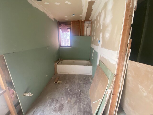 5232 Cote Brilliante Ave, Saint Louis, MO 63113 - full bath featuring a tub