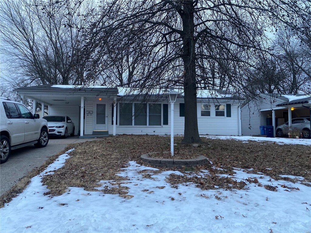 17 Glynn Dr, Florissant, MO 63031 - photo 1