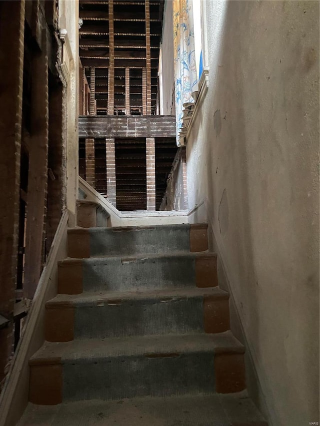 4024 Sullivan Ave, Saint Louis, MO 63107 - view of staircase