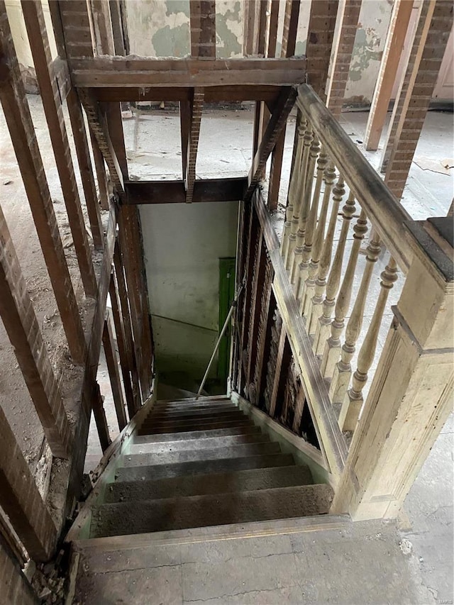4024 Sullivan Ave, Saint Louis, MO 63107 - view of staircase
