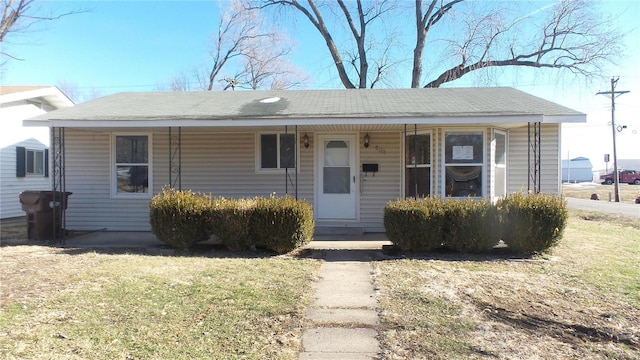 view of front of home featuring a porch and a front yard