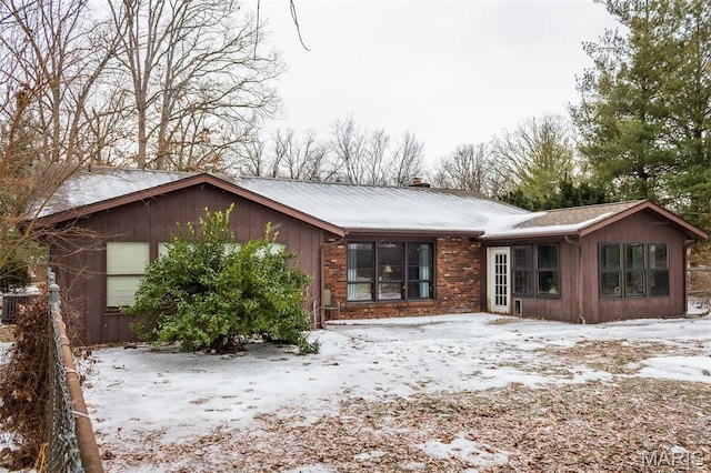 3 Echo Ln, Centralia, IL 62801 - view of front of house with a chimney