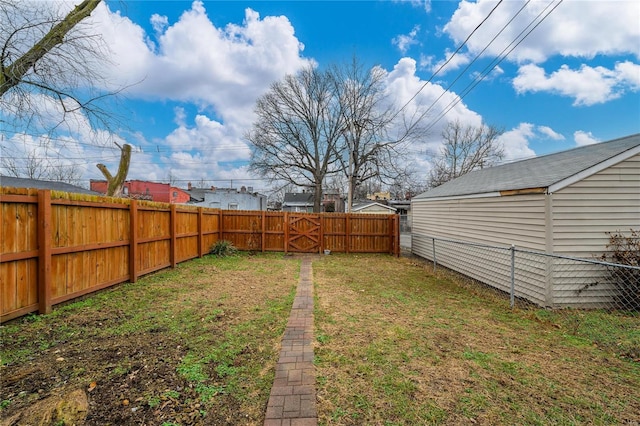 7915 S Broadway, Saint Louis, MO 63111 - view of yard