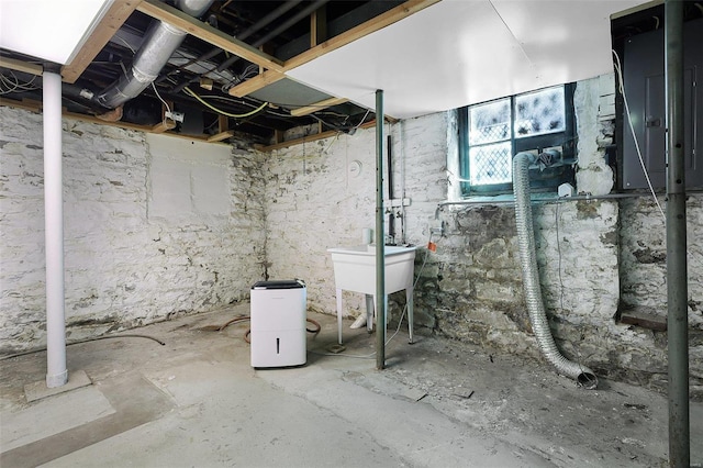 1317 Shenandoah Ave, Saint Louis, MO 63104 - below grade area with a sink