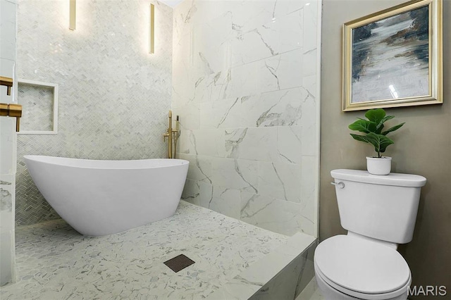 1317 Shenandoah Ave, Saint Louis, MO 63104 - full bath with toilet and a freestanding bath